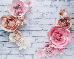 kwiaty na ścianę do pokoiku dziewczynki, ścianka z kwiatów